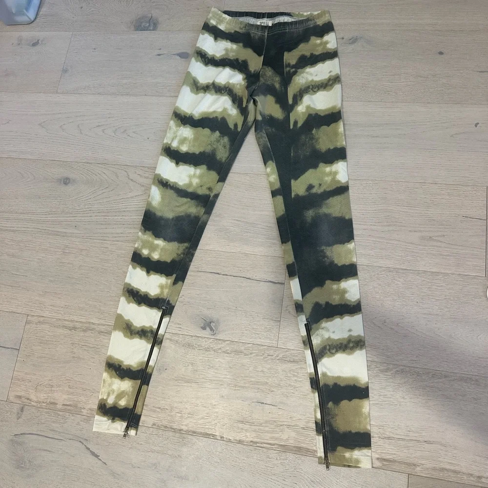 Spell Leila Feather RARE HTF early Spell Black and Tan Striped Leggings AUS 8=4 - Picture 4 of 17